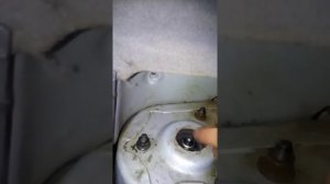 Hyundai Accent. Непонятный пластиковый стук сзади.