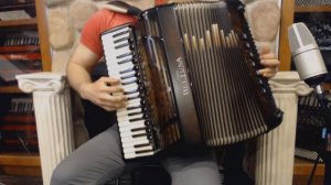 BELTLEAVWR - Walnut Root Black Beltuna Leader V GHV Piano Accordion LMMMH $12999