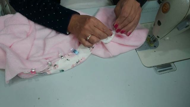 DIY - COMO FAZER UM PELERINE - ATELIE BY VICKCHICK - COD 014 смотреть онлайн