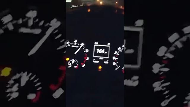 Водитель на Skoda устроил гонки по ночному Красноярску смотреть онлайн