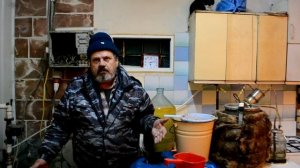 Смешивание фруктовой и сахарной браги, декантирование браги