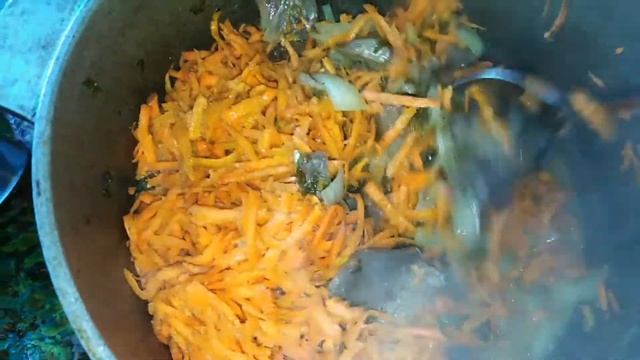 Что сегодня на обед?! Как приготовить Тушёные куриные сердечки, печень и желудки с макаронами.