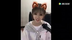 Китаянка орет на стриме песню