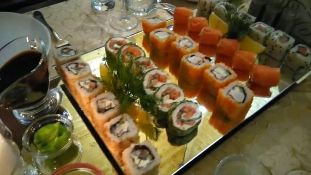 Как красиво украсить праздничный стол. смотреть онлайн