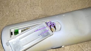 Восстановление сломанной защёлки на пульте.