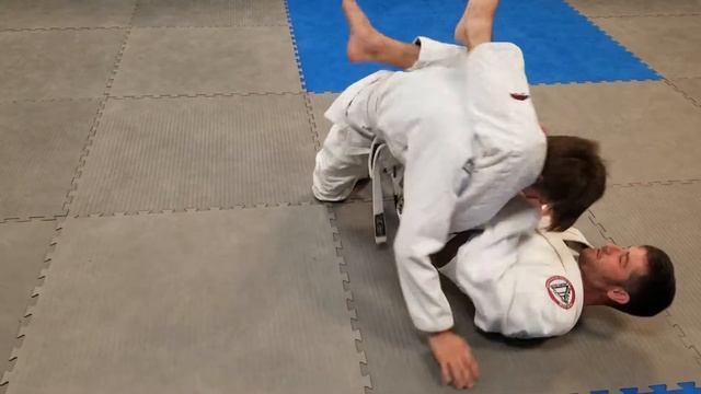 Arm bar, triangle to omoplata drill смотреть онлайн