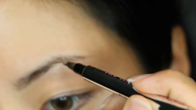 Benefit Cosmetics Brow Microfilling Eyebrow Pen MEDIUM BROWN Review + Tutorial NATURAL BROWS смотреть онлайн