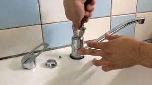 Как разобрать + ремонт однорычажного смесителя без замены картриджа.