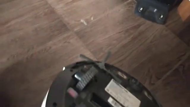 робот пылесос Polaris 1226 , не будет мусора и котов . смотреть онлайн