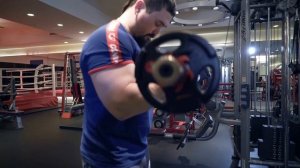 5.16 | Подъёмы EZ грифа на бицепс стоя узким хватом: техника выполнения и целевые мышцы | CAST-IRON