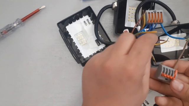 Как Подключить 4 прожектора.. На один Провод...ЛЕГКО смотреть онлайн