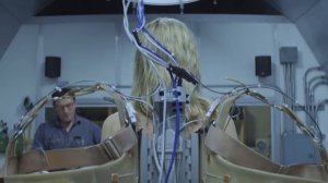 Она возвращается с того света и рассказывает человечеству шокирующую правду