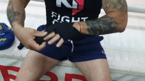 Как правильно наматывать боксерские бинты?