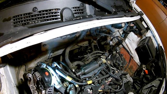 Citroen Berlingo 1.6 HDI 2008 г. Проверка свечей накала. смотреть онлайн