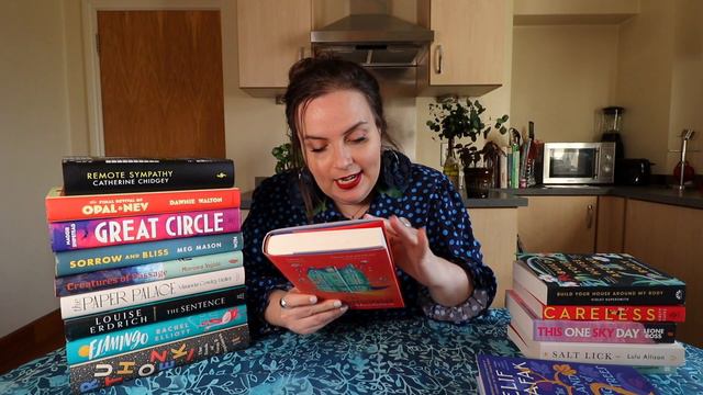 judging the The Women's Prize for Fiction based on their covers. смотреть онлайн