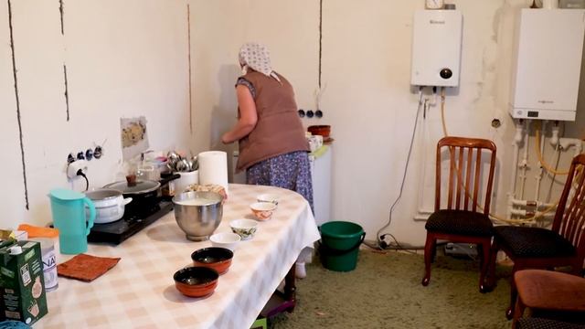 ЧТО СКРЫВАЮТ ДЕРЕВЕНСКИЕ !? ДОМАШНЯЯ МОЛОЧКА ПОД ЗАПРЕТОМ .... смотреть онлайн