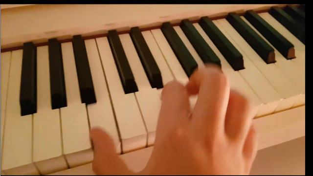 How to play Dr. D.R.E ft. Snoop Dogg on piano with one hand! смотреть онлайн