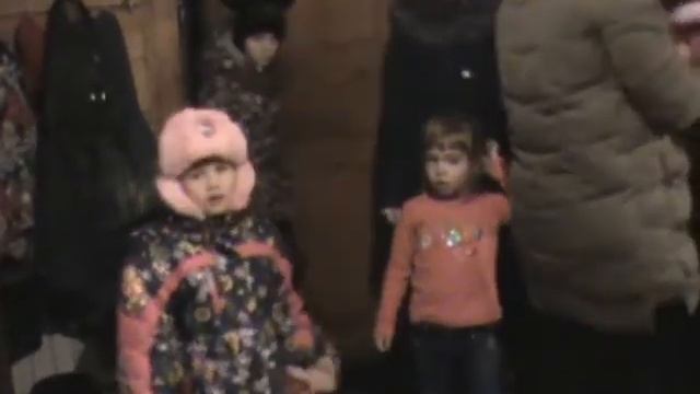 Дарина впервые на сцене, стесняется))))) Не послушные дети. смотреть онлайн