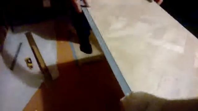 монтаж плитки пвх с клеевым краем смотреть онлайн