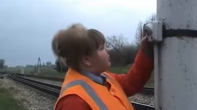 отправление поезда при потере контроля стрелки без взреза смотреть онлайн