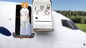 Баку превратил Оно в куклу  Настя на самолете спасает друга