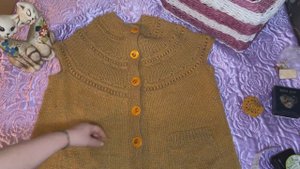 Жилет на круглой кокетке. Подарок своими руками.