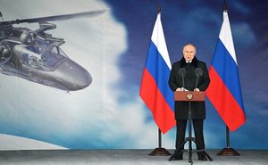 Владимир Путин вручил Орден Кутузова буденновским вертолетчикам