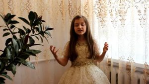 Эвелина Кушхова читает Ф.И. Тютчева "Листья"_#страначитающая