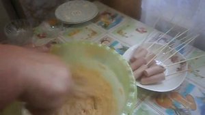 Сосиски на шпажках в кляре