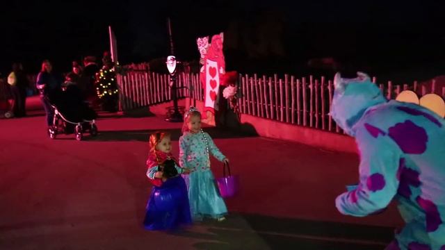 Halloween at Louisville Zoo | Хэллоуин в зоопарке Луисвилля США смотреть онлайн