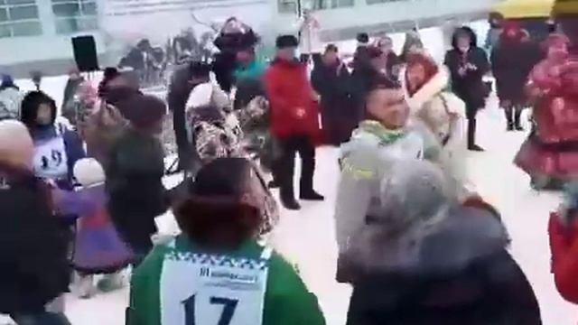 Зажигательный танец на день оленевода в Ханты-Мансийске.Reindeer dance.