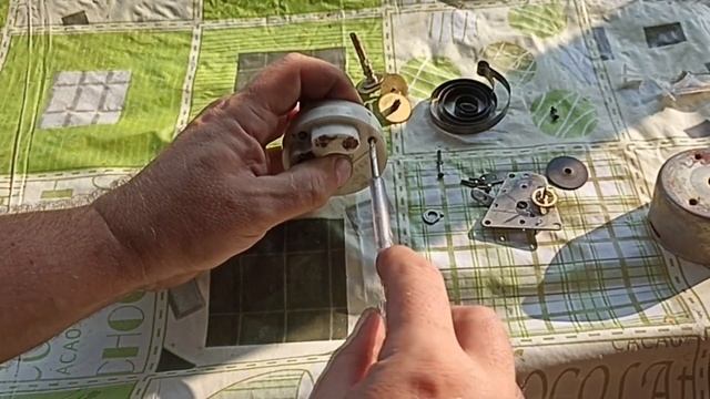 Что внутри реле времени от стиральной машины ока 10. Металл под ногами. В поисках металла. смотреть онлайн