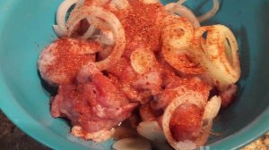Шашлык из курицы маринованный на сметане и кетчупе