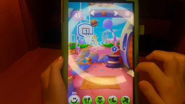 Играю в игру Мой Говорящий Том 2. Делаю смузи Говорящиму Тому. Играю с Говорящим Томом.