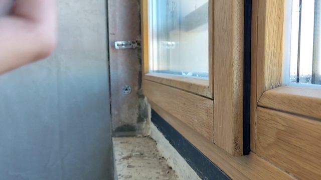 реставрация 3 выравнивание запилов у штапика и удаление грязи из щели образовавшейся от усадки