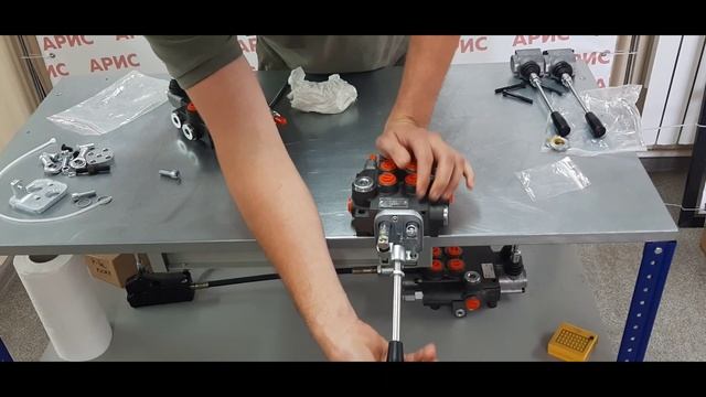 Установка джойстика на распределитель. Сборка механического джойстика на гидрораспределитель.