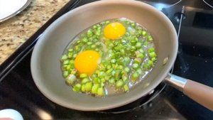 Яичница с спаржей Eggs Sunny Side Up
