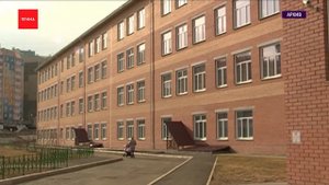 Третьеклассник пришел на территорию школы с топором