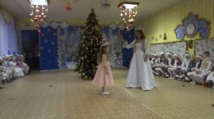 Новогодний утренник в детском саду (старшая и подготовительная группы), 2015 г. Часть 1.