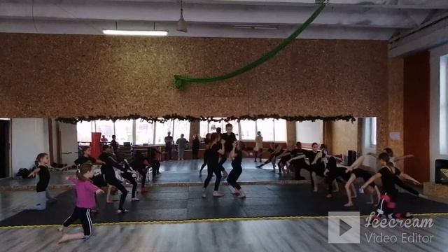 ВЛОГ В городе туман/ Навалил снег/ Ариша пишет сама/ Подготовка к конкурсу/ Арина акробат/ Лечимся смотреть онлайн