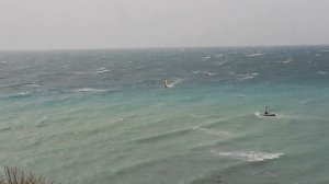 Анапа - виндсёрфинг 1 апреля - катание по волнам на досках с парусом.