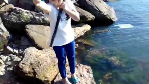 Дети рыбачат