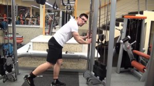 Упражнение отведение ноги назад на нижнем блоке. Как делать правильно.