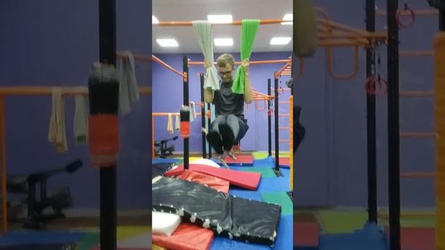 НеОбычные ПодТягивания на ПереКладине с Полотенцами в Зале ФВСА. СКК "Вместе" смотреть онлайн