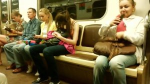 МЕГА ржач׃ девушка смешно спит в метро! =