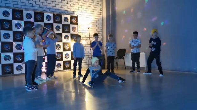 Новогодний Брейк Данс в DanceProject смотреть онлайн