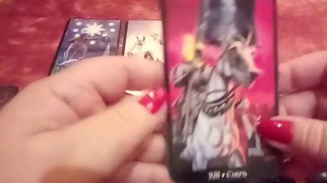 Онлайн гадание ЛЮБИТ ЛИ ОН МЕНЯ ИЛИ ИСПОЛЬЗУЕТ смотреть онлайн