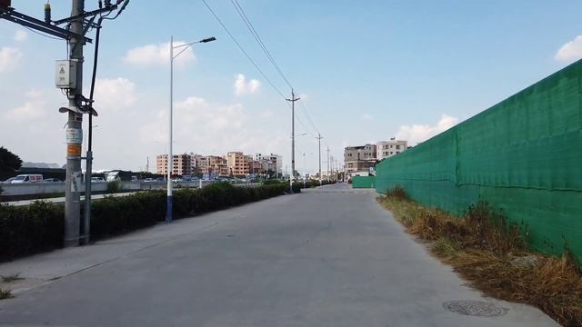 廣州白雲區人和鎮人和安置區到高增村街景實拍。國慶節馬上到了,街道上很多五星紅旗在飄揚,騎自行車逛一逛晒太陽☀Renhe town, Baiyun District, Guangzhou.China