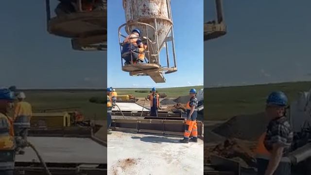 Работы по бетонированию цоколя моста | 1 часть? #дороги #бетонирование смотреть онлайн