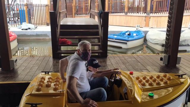 Legoland Dubai 2021, среди кубиков Лего.